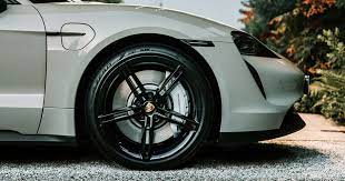 Por que os pneus de carros elétricos são diferentes dos pneus de carros híbridos?